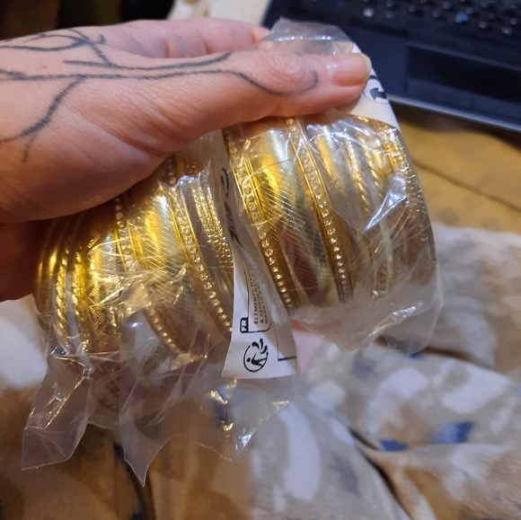 2- 9 Piece Sets of Gold Rhinestone Bangles Size 2.10 or 2.625in Diameter NWT - Picture 4 of 5